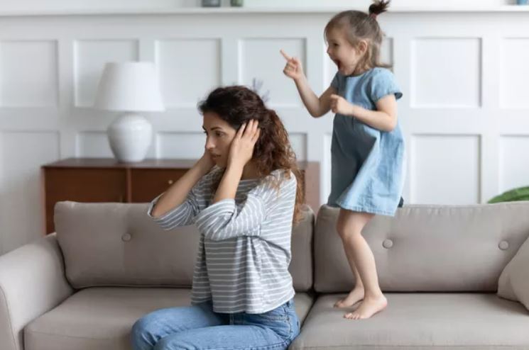 Comment éviter de crier et se battre avec un enfant ?